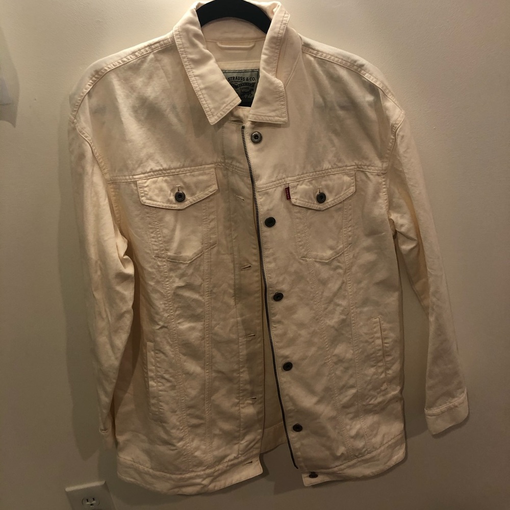 Cream Levi’s long denim jacket